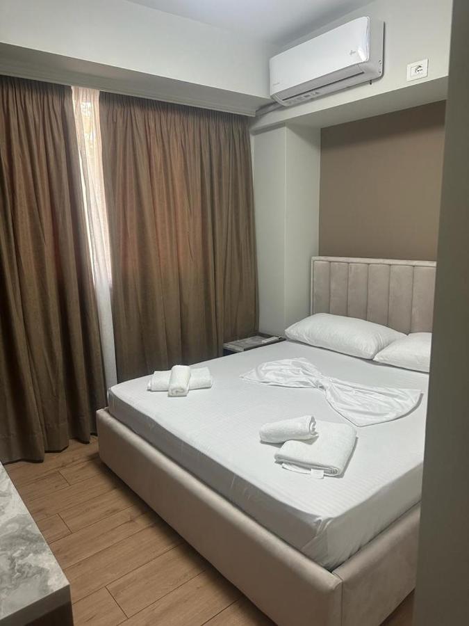 Hotel Her فلورا المظهر الخارجي الصورة