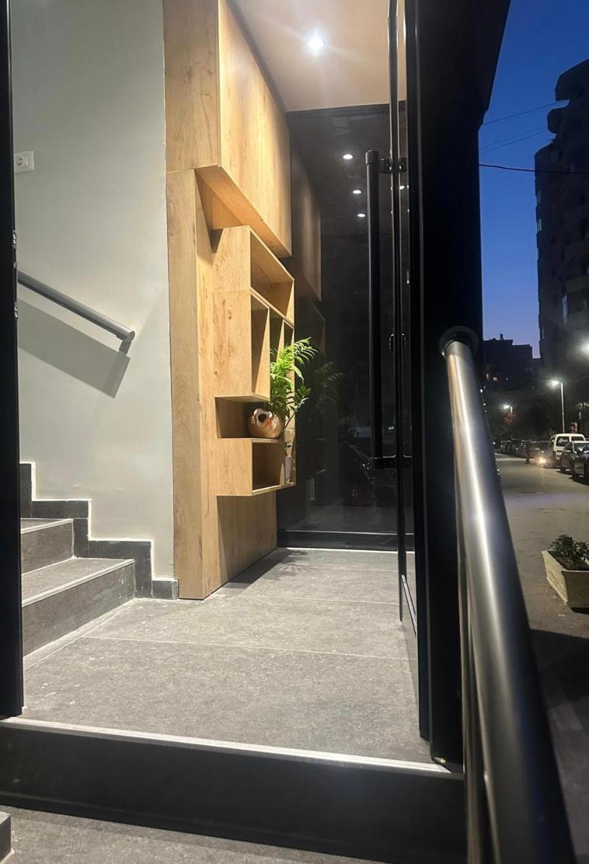 Hotel Her فلورا المظهر الخارجي الصورة