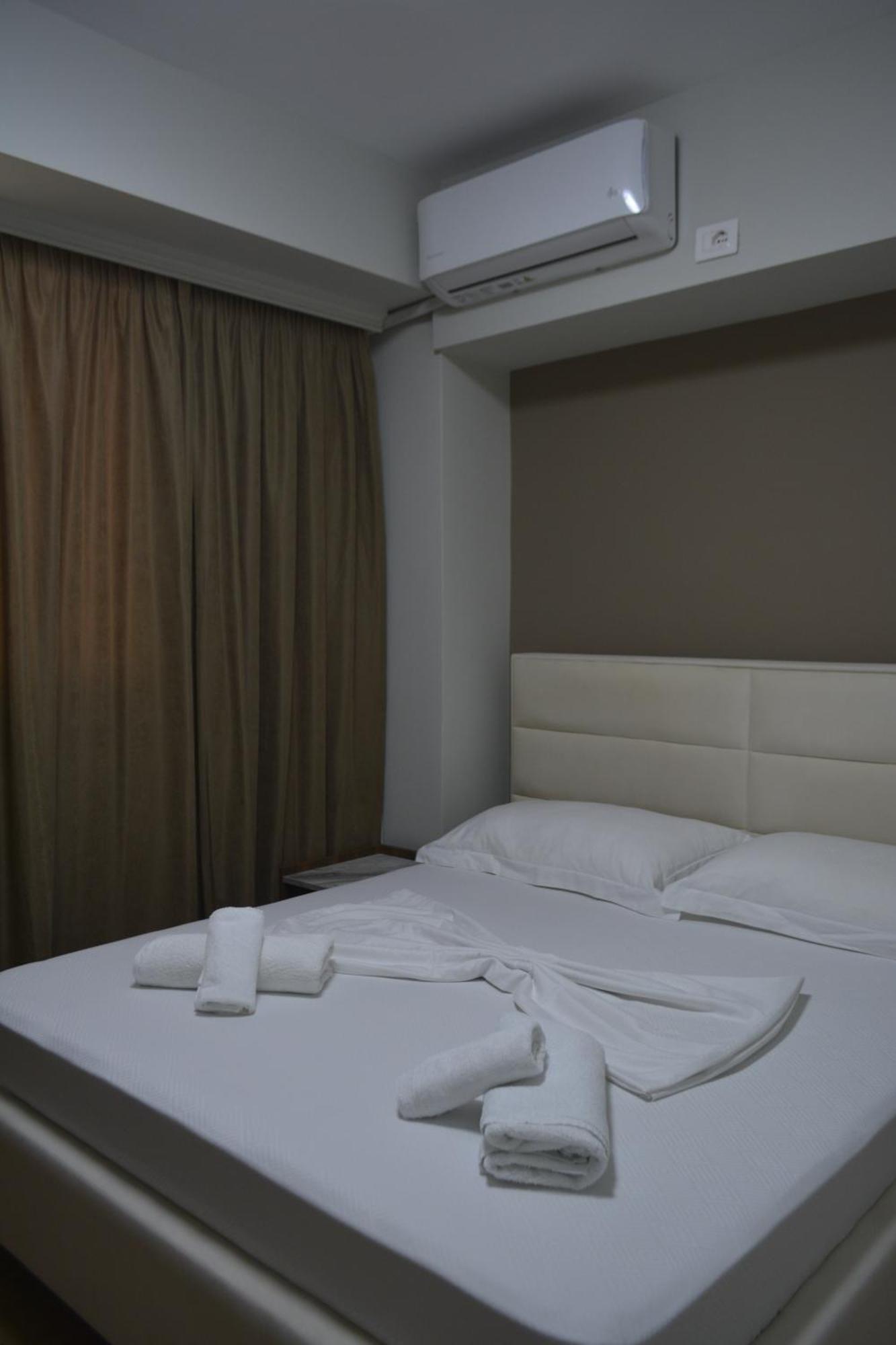 Hotel Her فلورا المظهر الخارجي الصورة