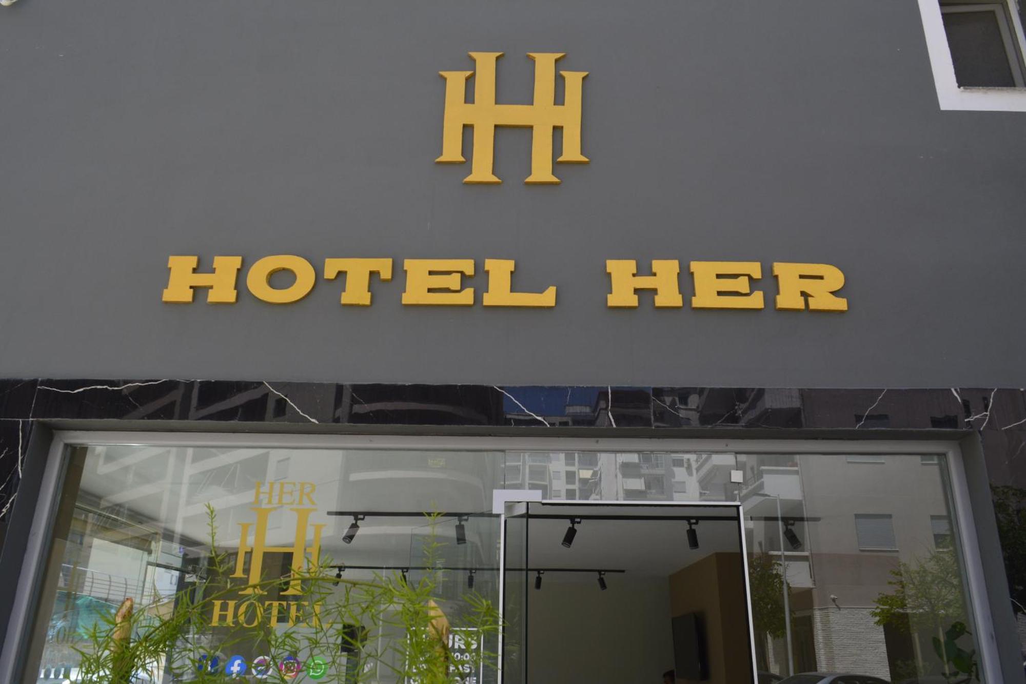 Hotel Her فلورا المظهر الخارجي الصورة
