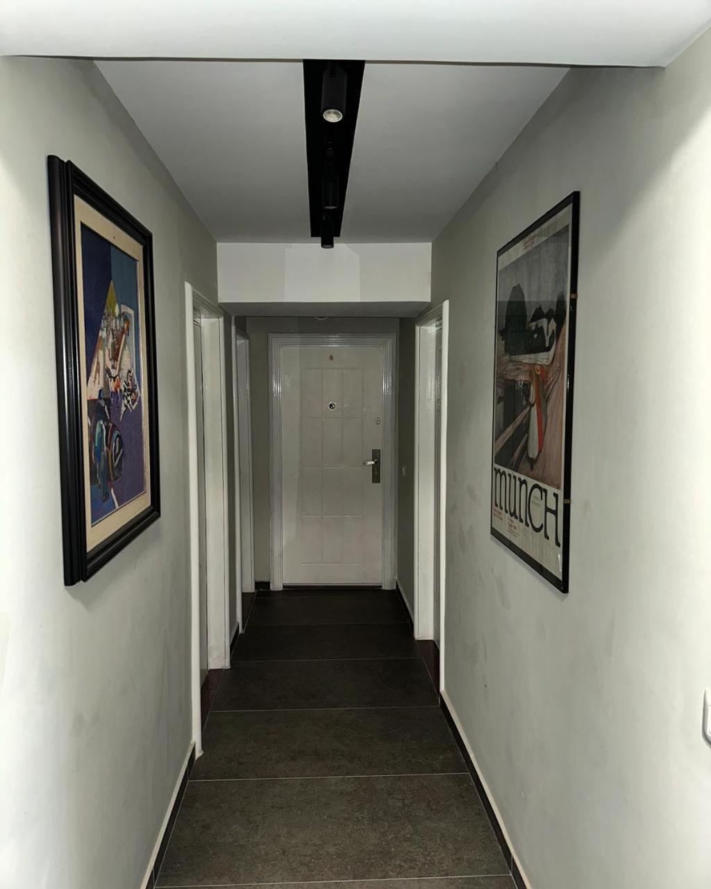 Hotel Her فلورا المظهر الخارجي الصورة
